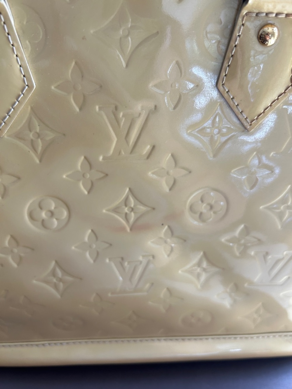 7039. Authentic Louis Vuitton Vernis Alma Satchel. Dustbag, Box, Lock/Key  COA. - Picture 4 of 16